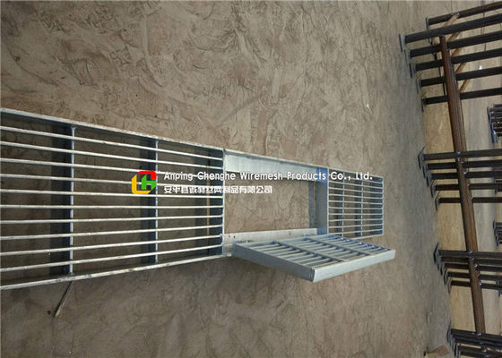 House Drain Hot Dipped Galvanized Steel Grating 24 - 200mm Cross Bar Pitch