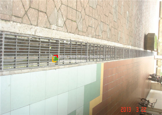 広場の排水系統のためのバットによって溶接される鋼鉄火格子の下水管カバー軸受け棒